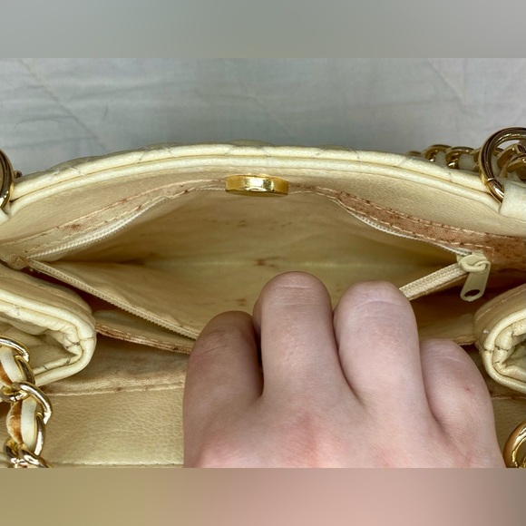 Vintage Gold Quilted Amanda Smith Purse with Adjustable Strap - Picture 9 of 11